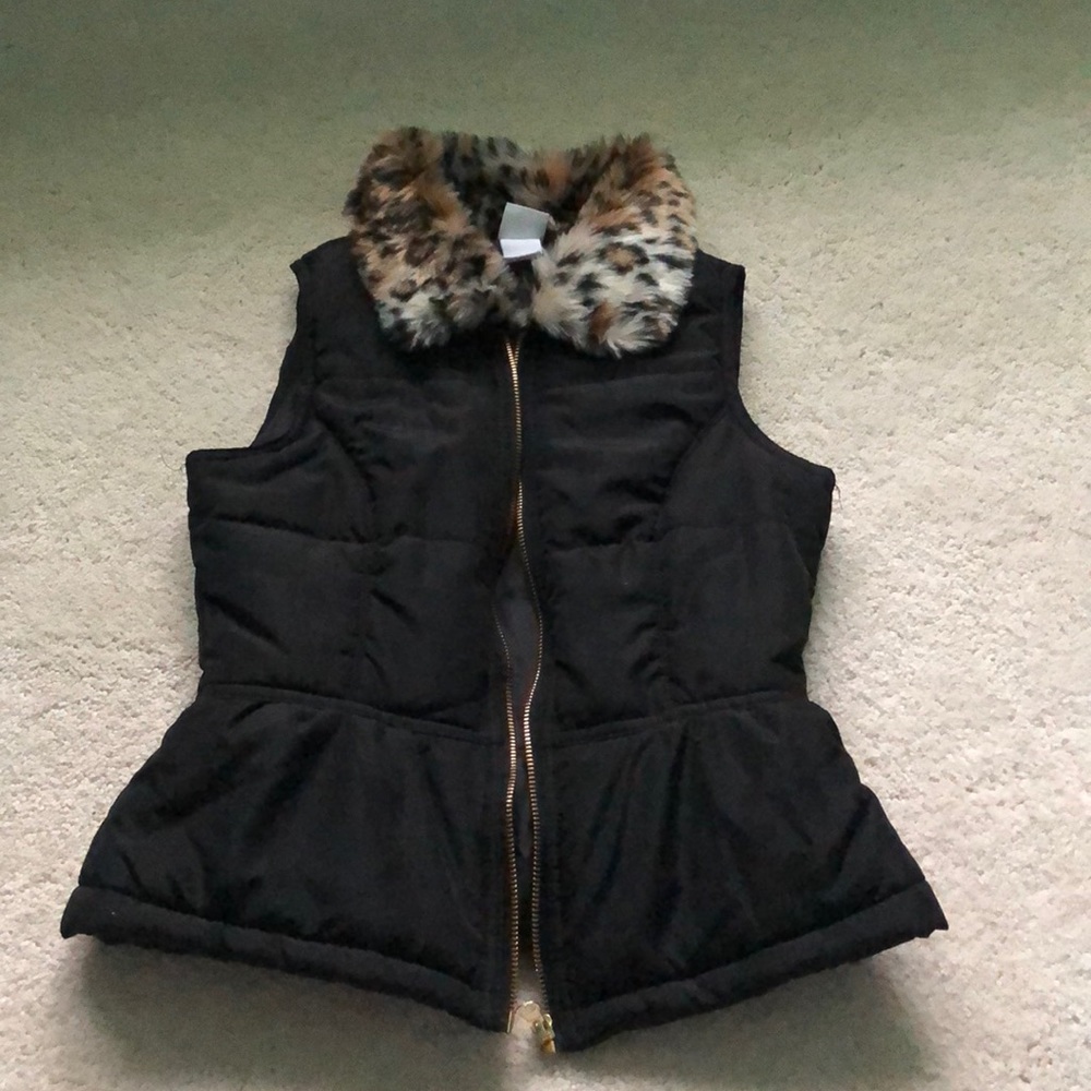 Adorbale black vest